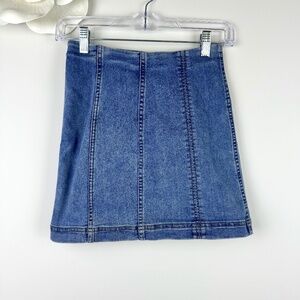 FREE PEOPLE Mini Blue Denim Skirt Stretchy Hipster Trendy Seam Details / Size 0